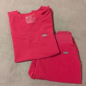 FIGS Scrubs Set